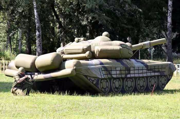 叠彩大型充气坦克